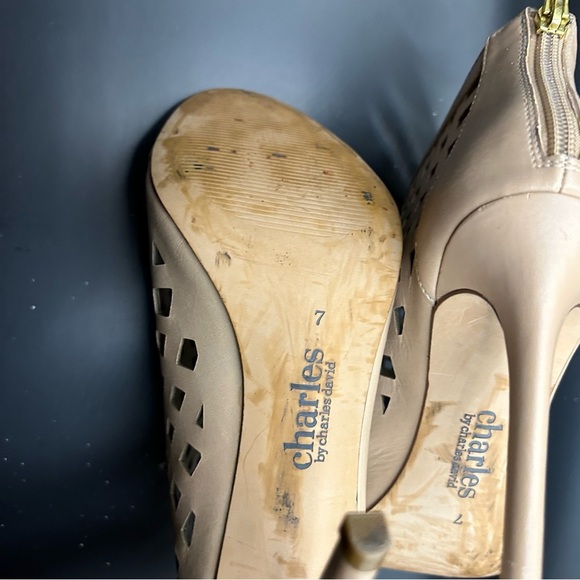 Charles David Beige Caged Open Toe Booties Size 7 Women’s; heel approx 3.5”. - Picture 4 of 10